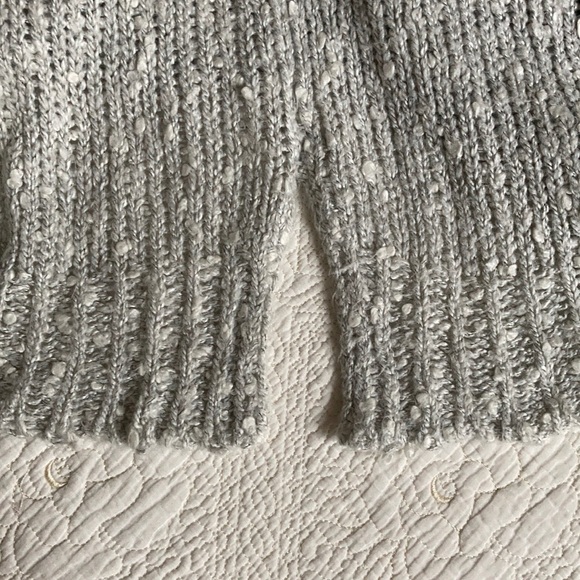 Cozy Oversized Knit Sweater - Picture 4 of 8